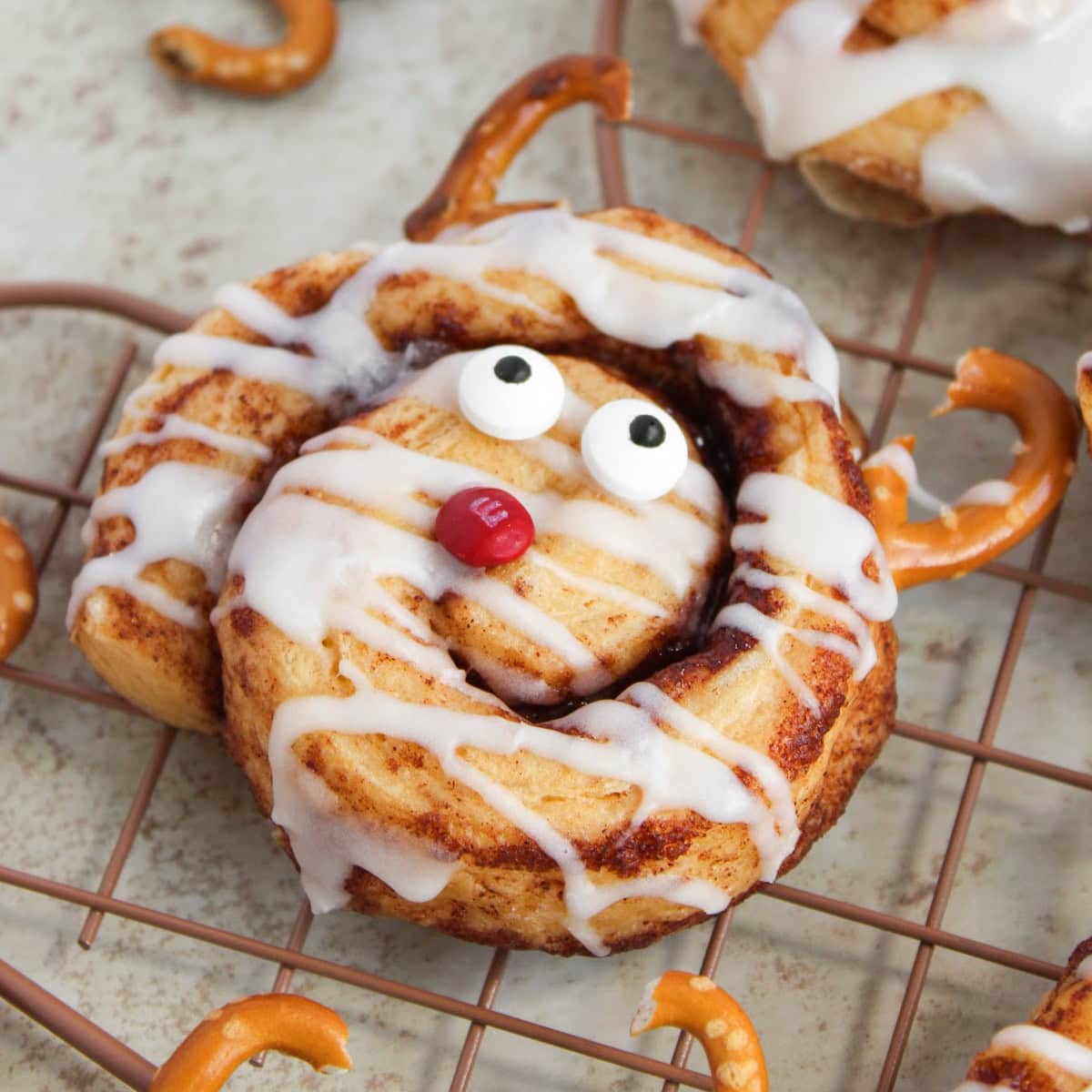 Cinnamon Roll Reindeer featured image copy