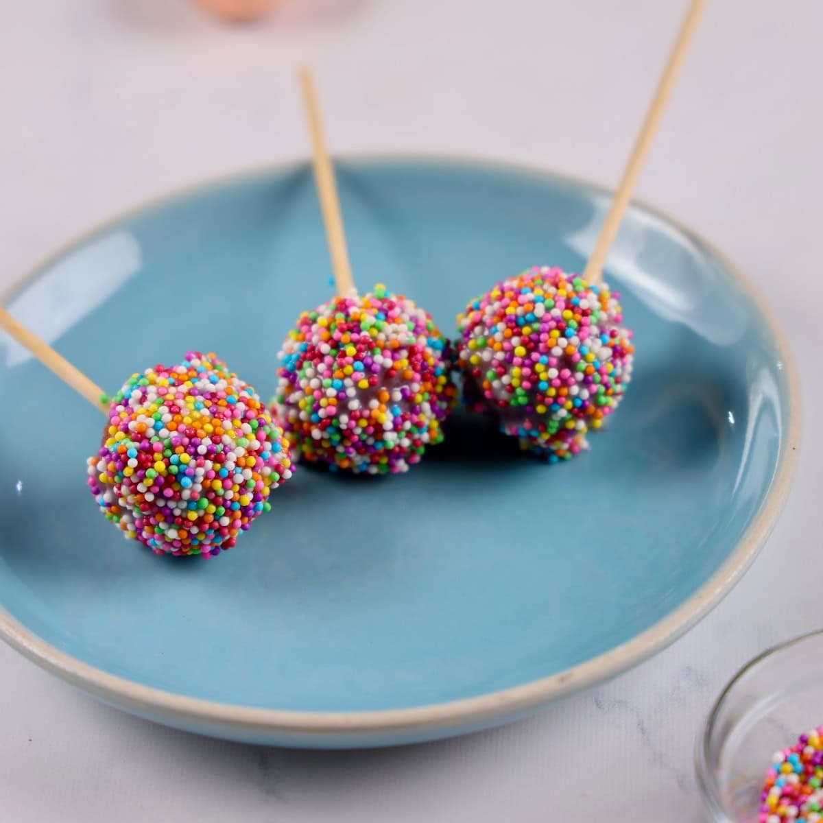 Red Velvet Cake Pops featured image copy