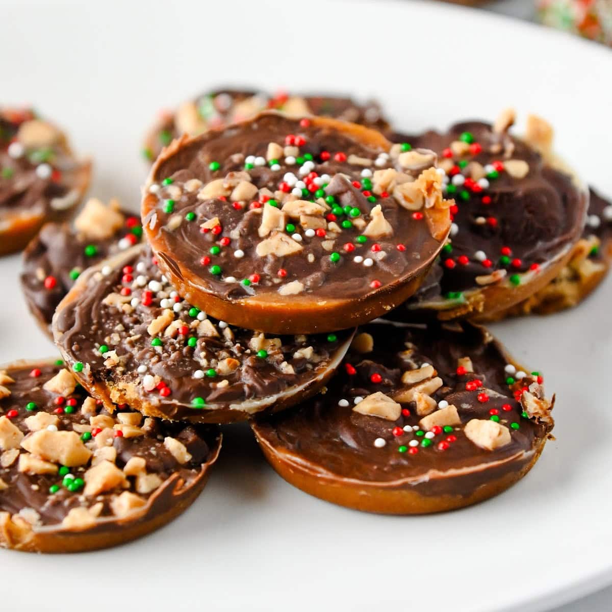 Christmas Ritz Cracker Toffee Bites featured image copy